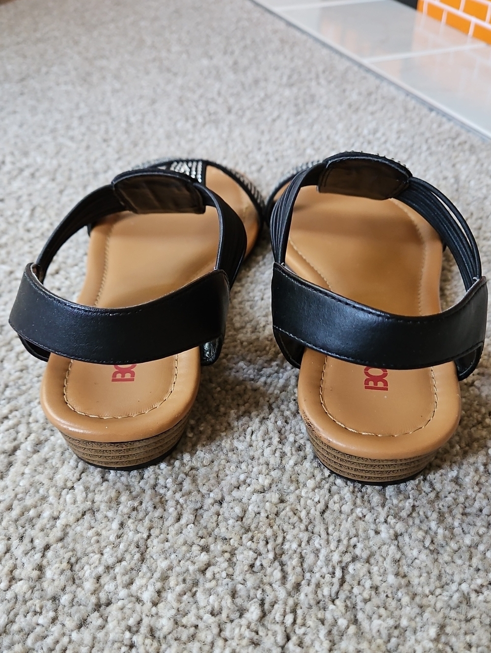 Bongo Rhinestone T-Strap Flat Sandals - Black/Tan Size 7 - Picture 2 of 7